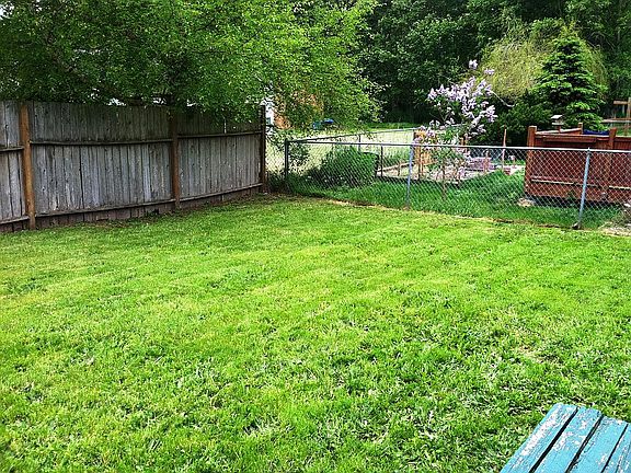 5th image of 1112 Dewey Dr