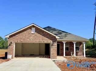 517 Cloverleaf Dr, Athens, AL 35611