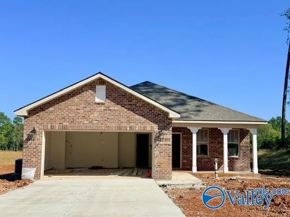 517 Cloverleaf Dr, Athens, AL 35611