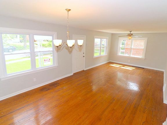 LIVING / DINING ROOM