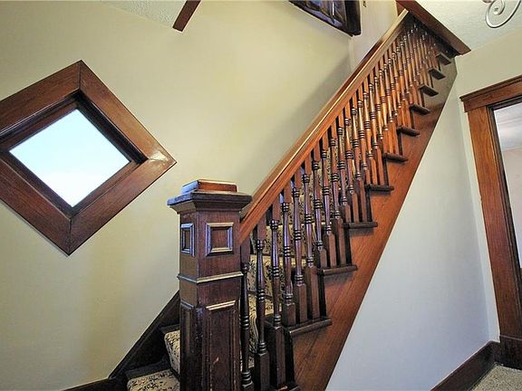 4th image of 110 W Union St