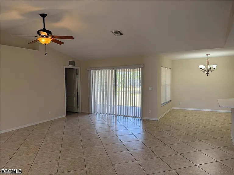 3527 NE 19th Pl — Photo 3