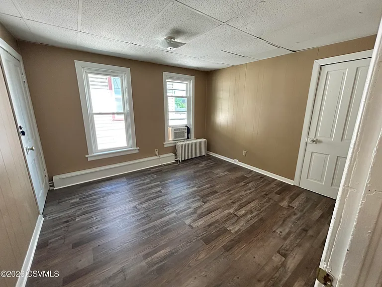 1225 Memorial Ave — Photo 16