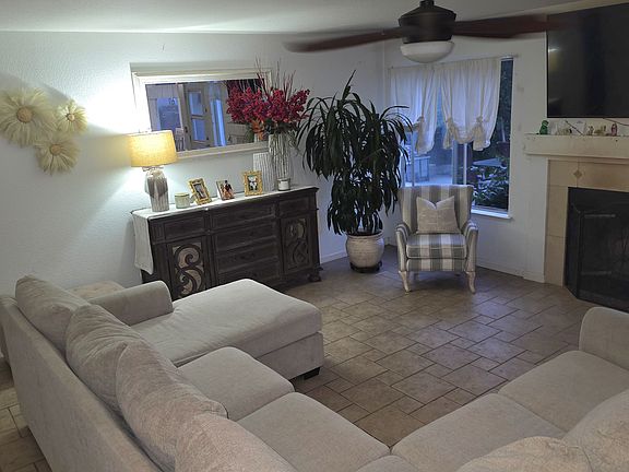 5th image of 870 Kathy Ct