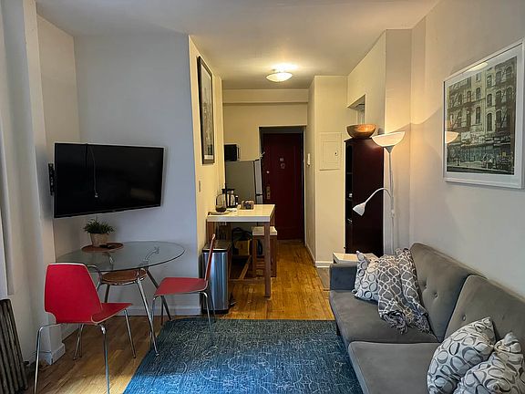 3rd image of 137 Allen St #3B