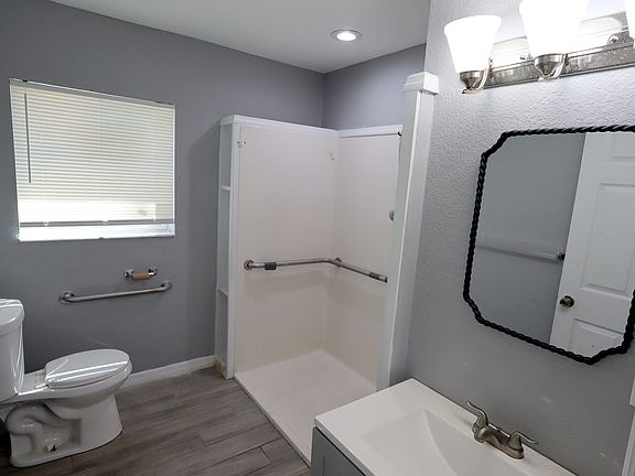 2nd image of 3615 Lindell Ave
