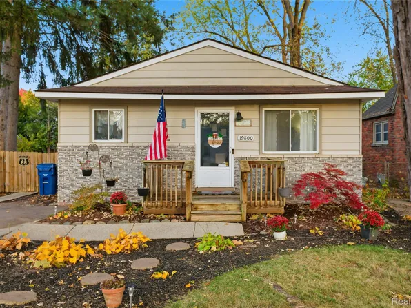 19800 Poinciana, Redford, MI 48240