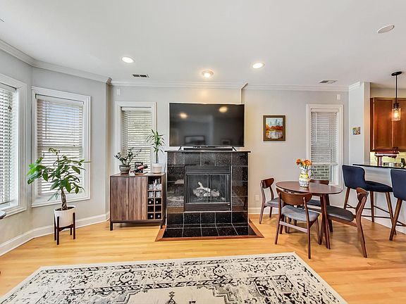 4th image of 2627 N Washtenaw Ave #2