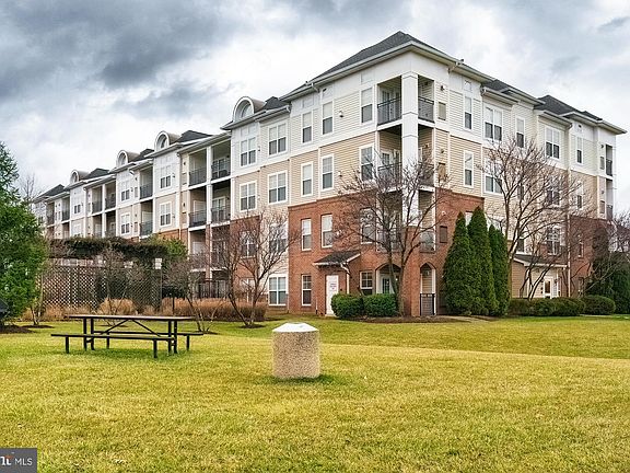2nd image of 3810 Lightfoot St Unit 406