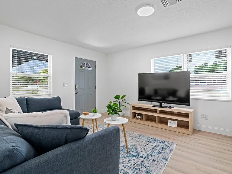 638 Lake Palms Dr — Photo 14