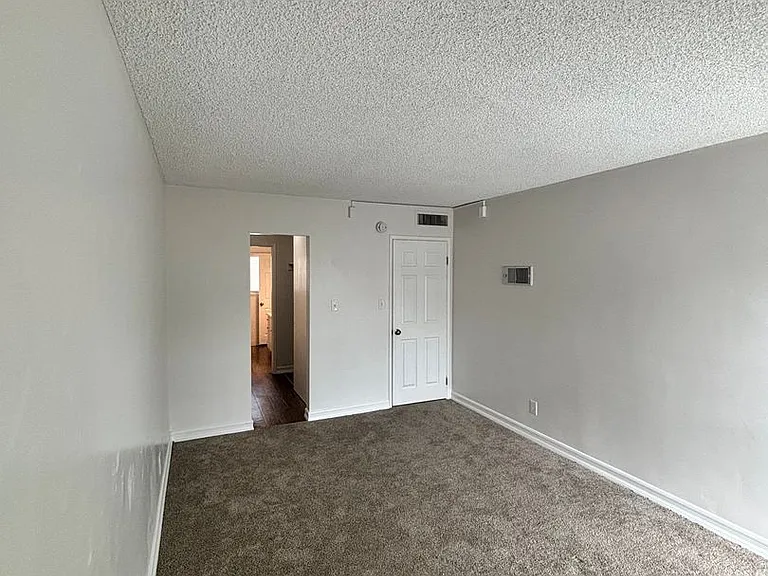 University Terrace Apartments — Photo 8