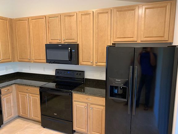 4th image of 3 Rosalie Pl #A/b