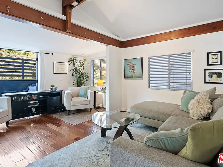 1653 N Beverly Glen Blvd — Photo 8