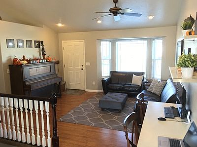 3rd image of 3136 N Highpoint Dr