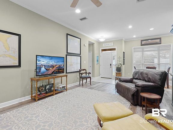 5th image of 10296 Solon Ct