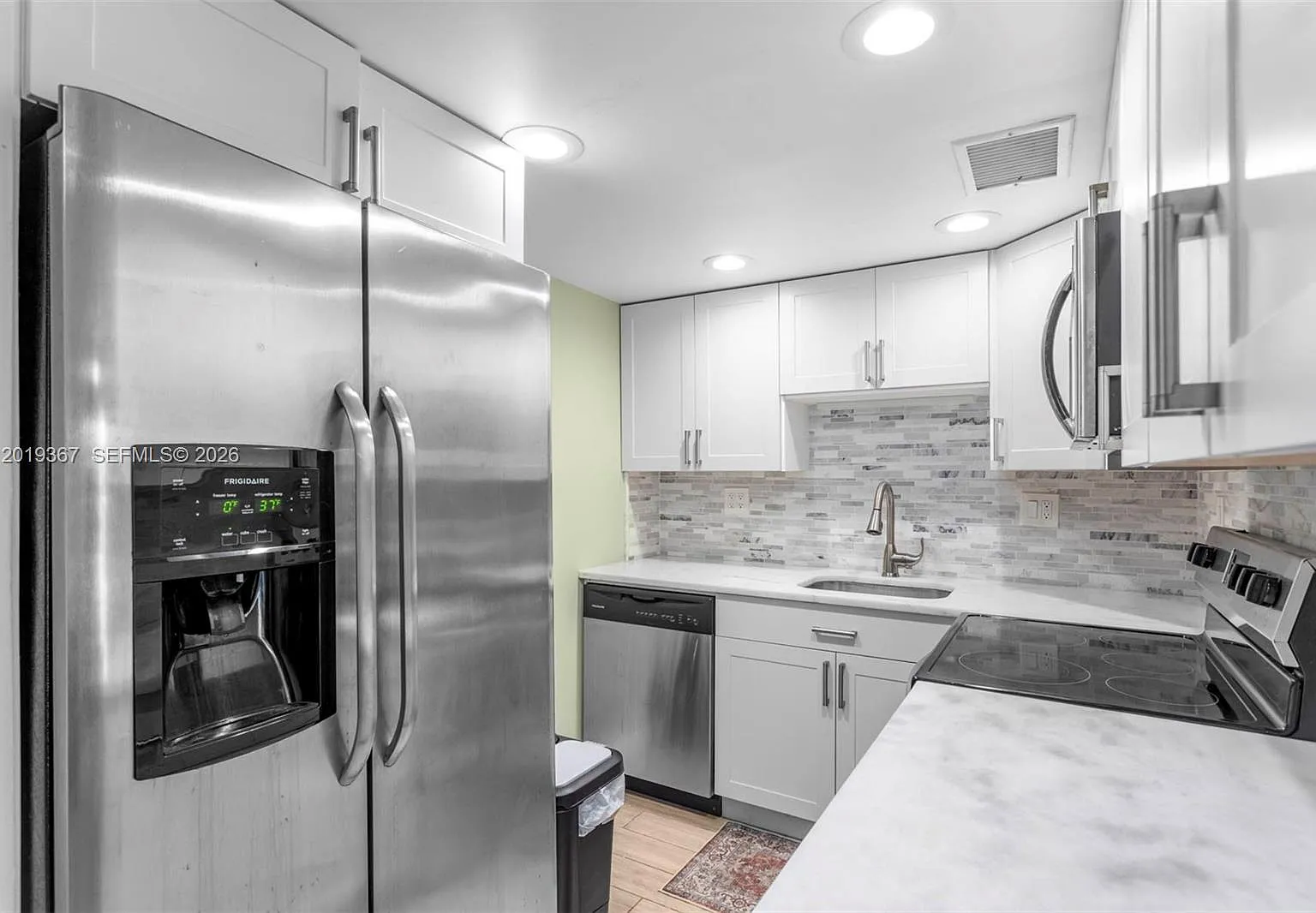 River Shores Condo — Photo 2