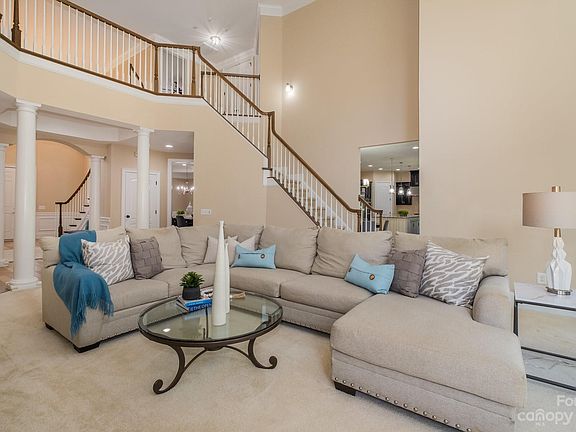 4th image of 1251 Delaney Dr