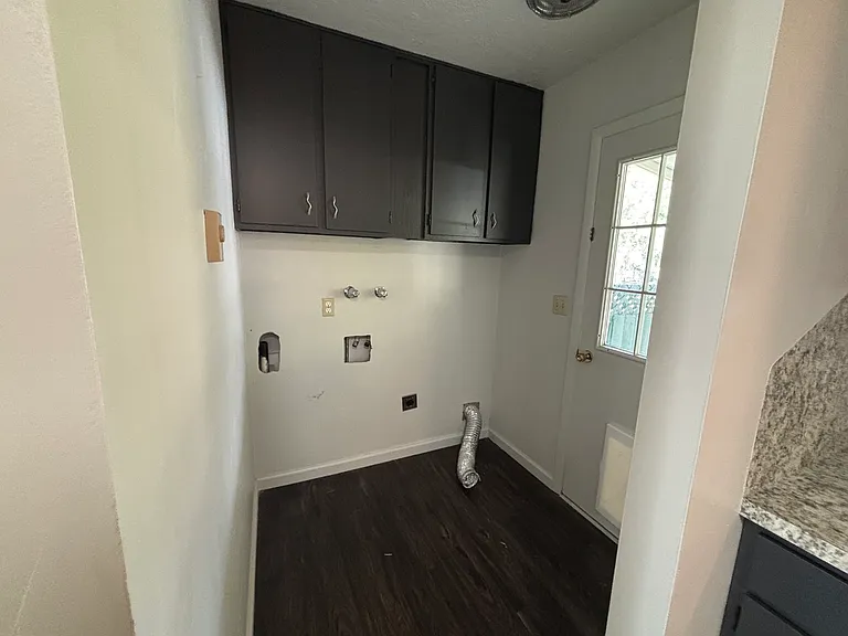 502 W 11th St — Photo 2