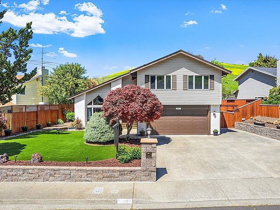 3rd image of 947 Rose Drive