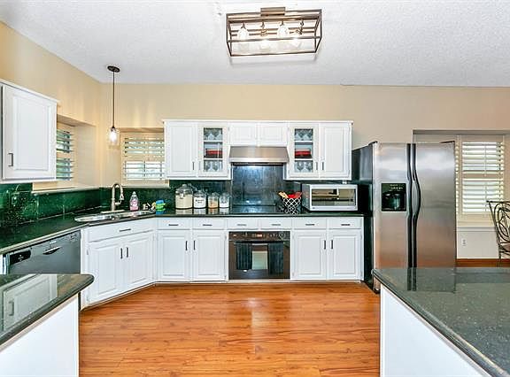 5th image of 4015 Province Dr