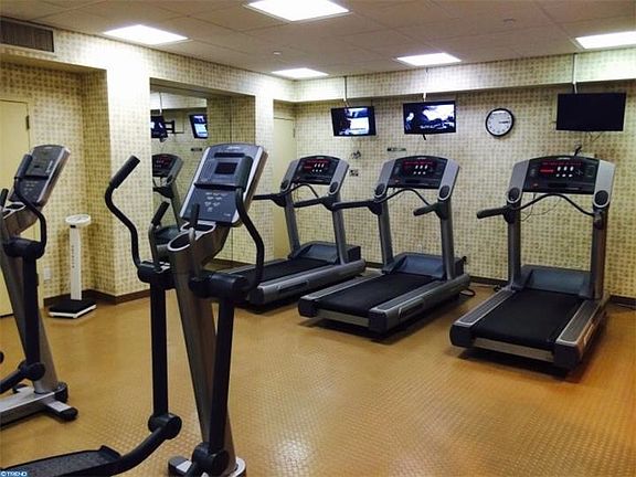 4th image of 2601 Pennsylvania Ave APT 916