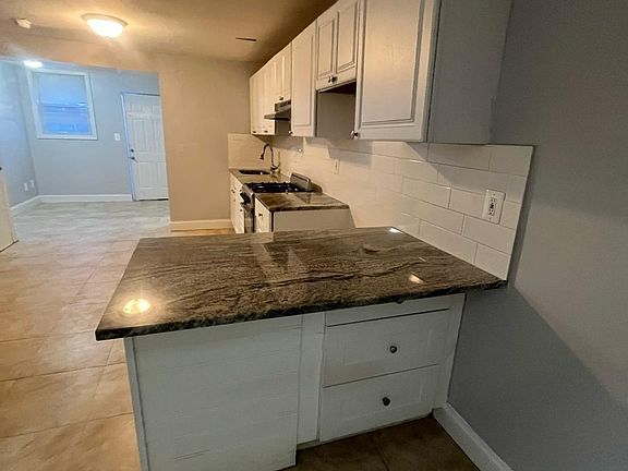 3rd image of 140 N Walnut St #1