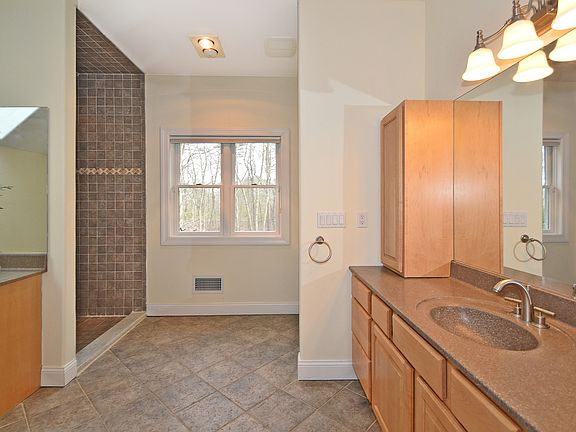 3rd image of 161 Malloy Dr