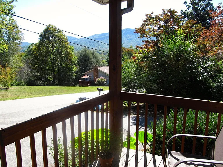 208 Gatchell St — Photo 2