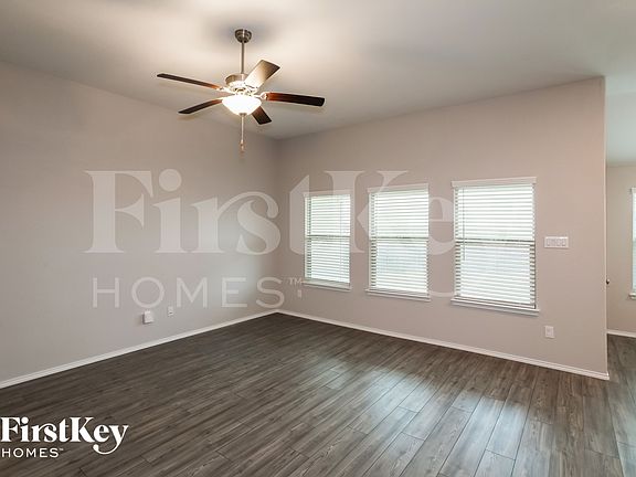 3rd image of 301 Saguaro Dr