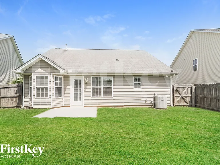 916 Lakehill Rd — Photo 15