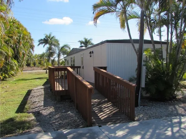 5923 Bomar Ln, Bokeelia, FL 33922