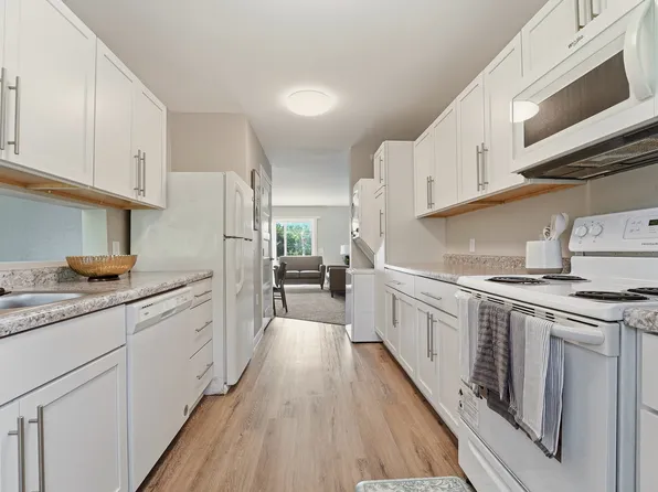 2440 SW 9th St S, Des Moines, IA 50315