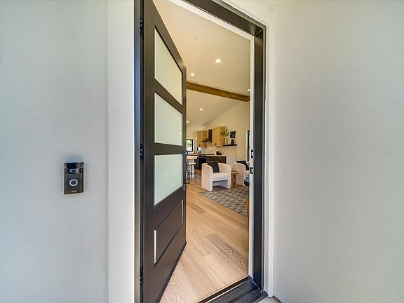 4th image of 14 Manchester Court