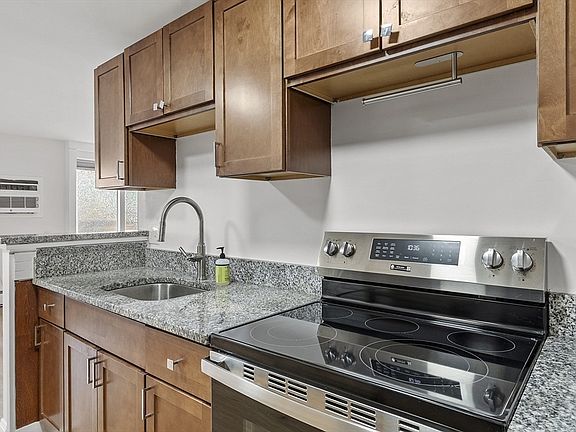 4th image of 80 Main St APT 4