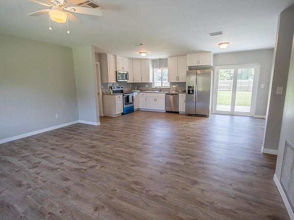 2nd image of 370 Oleander Pl