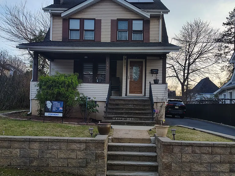 186 Selvage Ave — Photo 1