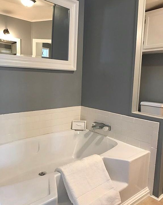 Garden Tub, Shower & 2 sinks