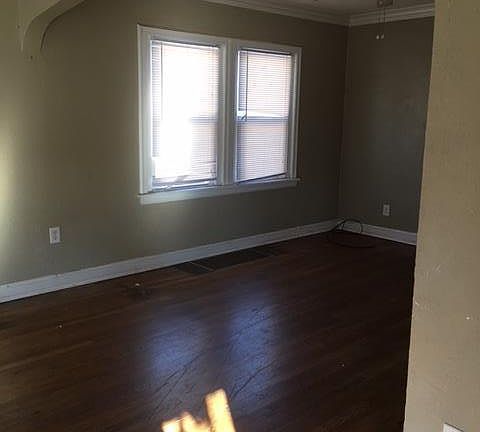 4th image of 4207 College St