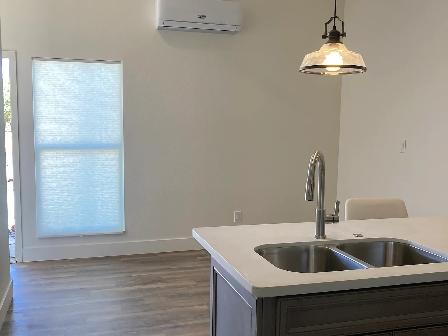 1 bed, 500 sqft, $1,600 — Photo 1