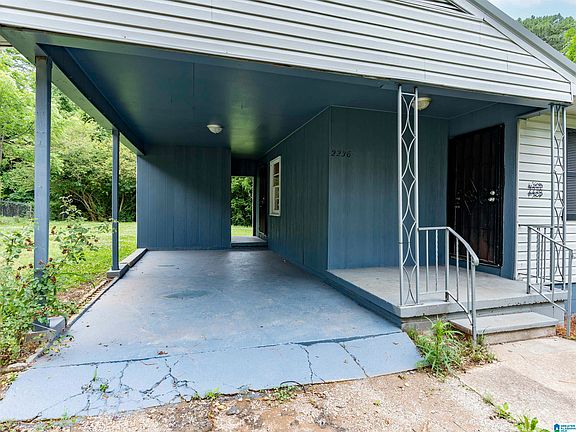4th image of 2236 6th St NE