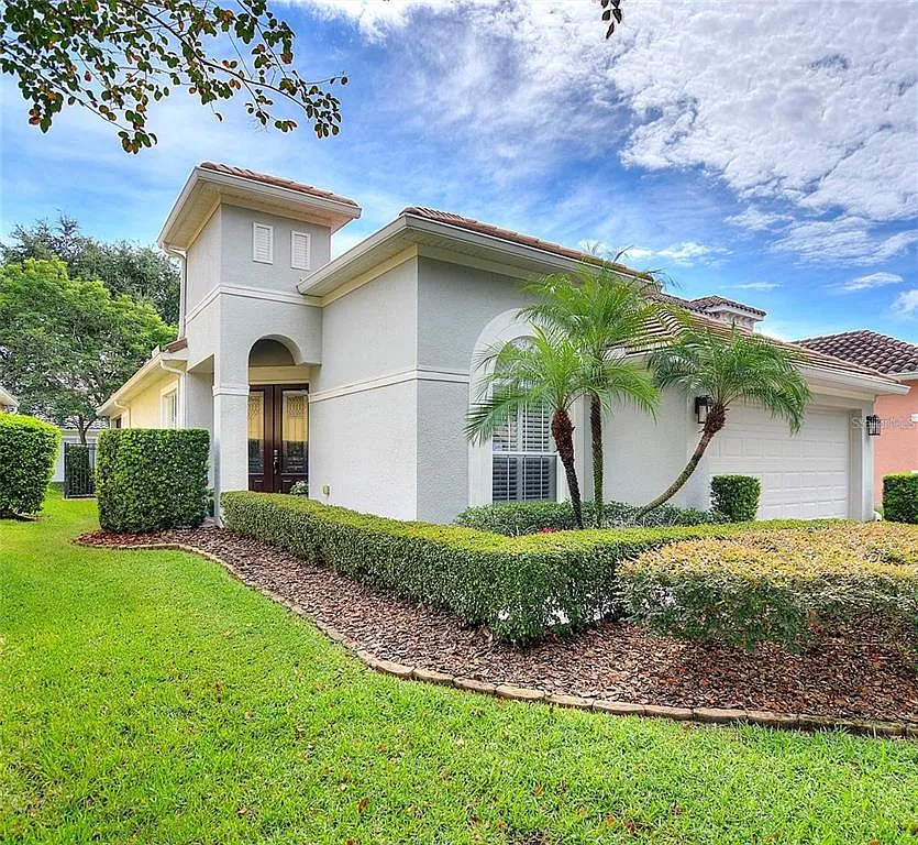 3 bed, 2.0 bath, 1956 sqft, $3,000 — Photo 1