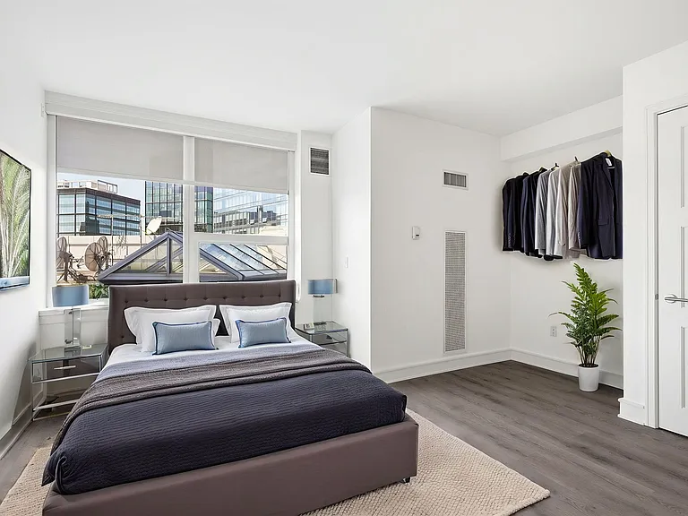 1 Renaissance Sq #11G — Photo 17