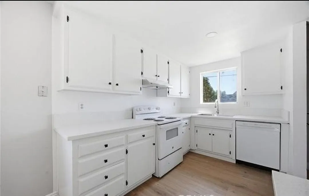 2 bed, 1.5 bath, $1,795 — Photo 2