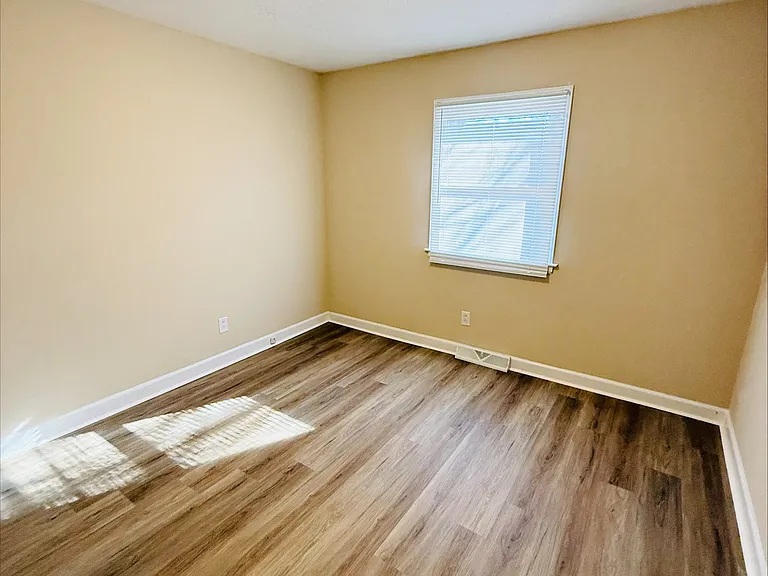 601 E Brown St — Photo 5