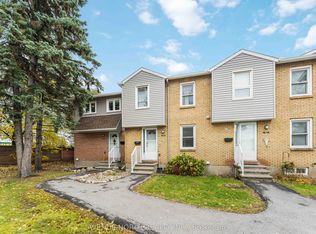 1741 Lamoureux Dr #B, Ottawa, ON K1E 2N3