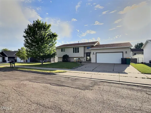 4009 36th Ave NW, Mandan, ND 58554