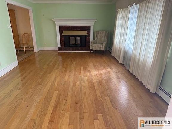 4th image of 54 Price St