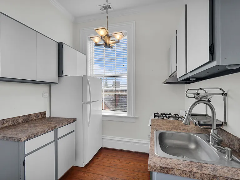 112 E Harris St — Photo 17