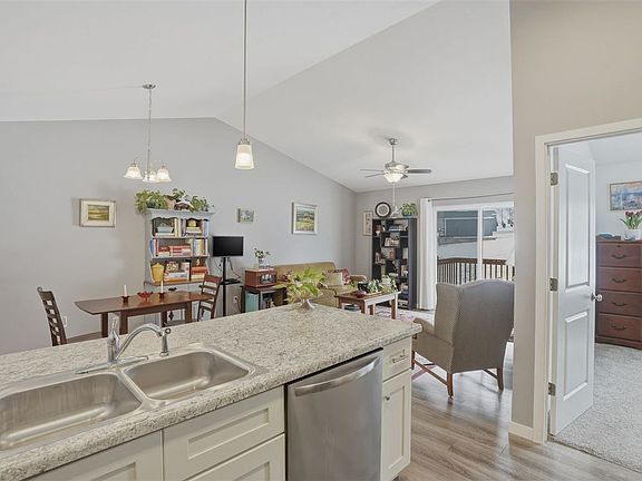 4th image of 604 Riley Ln
