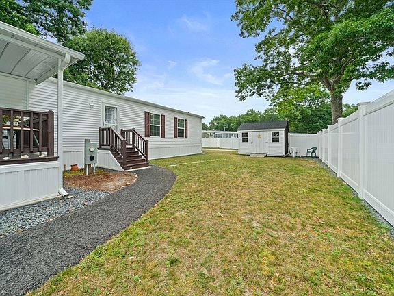 2nd image of 9 Bayberry Ln